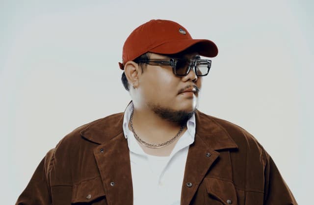 “fit aroon” ชวนสัมผัส “โลกเสมือน” เมื่อหัวใจยังไม่พร้อมจะบอกลา และความรักยังไม่เคยเลือนหาย