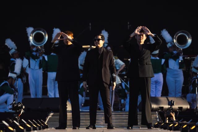 Slot Machine เปิดเวที FERRIS WHEEL STAGE  ใน Big Mountain ด้วยโชว์สุดพิเศษ!! คอลแลปวงโยธวาทิตโรงเรียนสามเสนวิทยาลัย  33 ชีวิต สร้างโมเมนต์ทัชใจผู้ชม