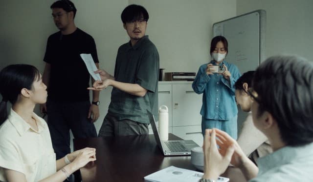 “เต๋อ นวพล” ชวนตั้งคำถามครั้งสำคัญ ในหนังเรื่อง ‘พนักงานใหม่ (โปรดรับไว้พิจารณา) HUMAN RESOURCE’ (เปิดรับพนักงานใหม่พร้อมกัน 29 ม.ค. นี้ ในโรงภาพยนตร์)