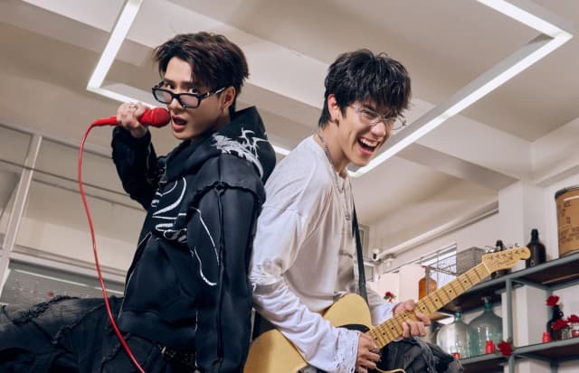 “KRIST” สลัดลุคอบอุ่นเป็นหนุ่มป๊อปร็อค พร้อมส่งซิงเกิลใหม่“ความคิดถึงที่ไม่จำเป็น” (Friend Zone) KRIST Feat. NANON และ “NANON” ยังนั่งแท่นโปรดิวซ์ ควบกำกับ MV ได้ JOON JASP.ER แต่งเนื้อร้อง และชวนสาวๆ “FELIZZ” เล่น MV