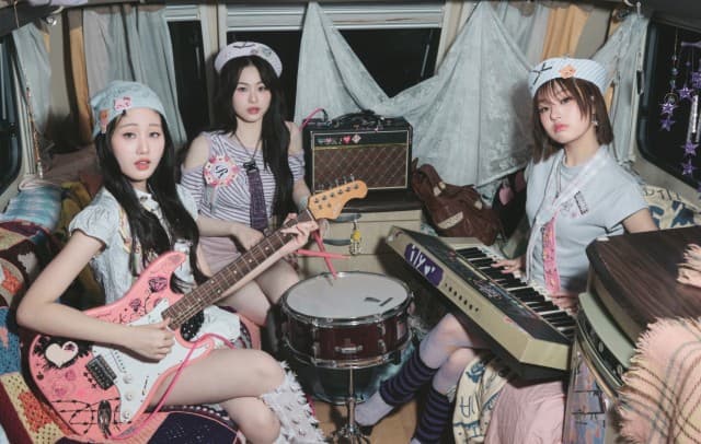 ily ส่งซิงเกิล ‘ตุ๊บป่อง’ ชวน Gen Z เตรียมมางอนไปด้วยกัน  พร้อมดึง​ ‘เซิร์ฟ - พชร ศิลปะสุนทร’ มาเติมความสดใสใน MV