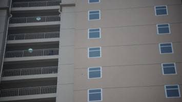 อึ้ง! คอนโดคนจนในจีน วาดหน้าต่างแทนสร้างจริง หวังลดต้นทุน