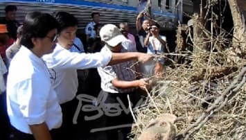 รมว.คมนาคม ควง ผู้ว่าฯรฟท. ตรวจเหตุรถไฟตกรางที่อุดรธานี