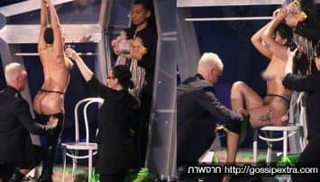 ธรรมดาที่ไหน!'เลดี้ กาก้า'โชว์เปลี่ยนชุดบนเวทีคอนเสิร์ตสุดอล่างฉ่าง 