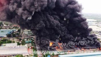 ยังไม่ดับ! ไฟไหม้โกดังสินค้านิคมฯบางปู วอดหนัก ดับเพลิงเร่งฉีดน้ำสกัด