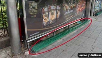 ชาวเน็ตโพสต์ภาพป้ายรถเมล์ที่นั่งติดพื้น ประชดหรือต้องนั่งพับเพียบ-นอนรอ