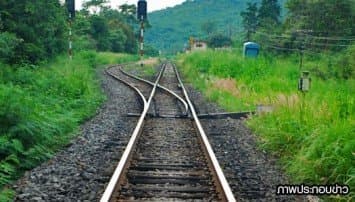 รวบ2หนุ่มเมาชกสาวใหญ่สลบ ก่อนหิ้วร่างเปลือยทิ้งรางรถไฟหวังอำพรางคดี