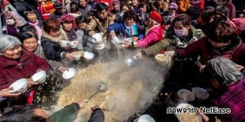 ชาวจีนปรุงก๋วยเตี๋ยวหม้อยักษ์สำหรับ 2 พันคน ฉลองเทศกาลเกษตรแบบดั้งเดิม