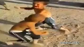 (คลิป) จวกยับ! ผู้ใหญ่ล้อมวงส่งเสียงเชียร์ เด็กคีร์กิซร้องไห้โฮขณะปล่อยหมัดใส่กันไม่ยั้ง