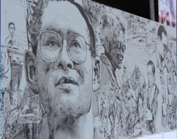 ‘อ.เฉลิมชัย’ นำศิลปินร่วมวาดพระบรมสาทิศลักษณ์ บอกเล่าพระราชประวัติ-พระราชกรณียกิจ บนผืนผ้ายาว 17 ม.