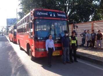  ปรับ 3 พัน - พักใช้ใบขับขี่ 30 วัน คนขับรถเมล์สาย 71 คลิปขับซิ่ง เจ้าตัวเผยถูกรถเมล์สายเดียวเฉี่ยวกระจกและหลบหนี