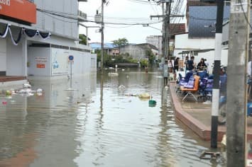 ผบ.ตร.สั่งกำลังพลช่วยเหลือผู้ประสบอุทกภัยภาคใต้