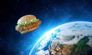 KFC เอาจริง! ส่งเบอร์เกอร์ไก่กรอบ ‘KFC Zinger Burger’ สู่อวกาศ