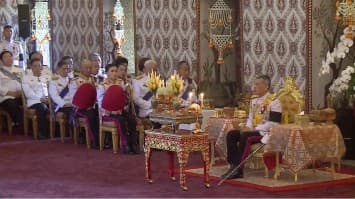 สมเด็จพระเจ้าอยู่หัวทรงบำเพ็ญพระราชกุศลออกพระเมรุ ในพระราชพิธีถวายพระเพลิงพระบรมศพ ร.9