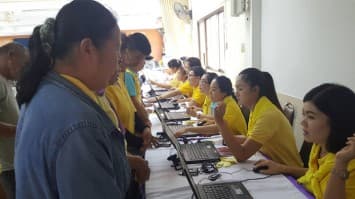 ชาวแม่สายนับพันแห่สมัครจิตอาสาปรับภูมิทัศน์ถ้ำหลวง 