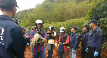 คุมตัวเข้ม! ทำแผน อดีตพระพร้อมสมุน ฆ่าโหดนายจ้างฝังป่า 3 ปี แค้นถูกจับได้เป็นชู้กับเมีย ลั่นไม่ได้ตั้งใจฆ่า!