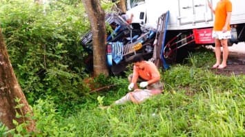 คนขับรถหกล้อหลับในชนรถสองแถว คนขับ-ครู-นักเรียน เจ็บ 8 ราย