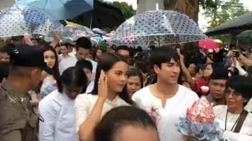 แฟนคลับแน่นวัด! 'เอ ศุภชัย' นำทีม 'ณเดชน์-ญาญ่า-คิมเบอรี-เจมส์ มาร์ ทอดกฐินสามัคคีถวายวัดทอนหงส์