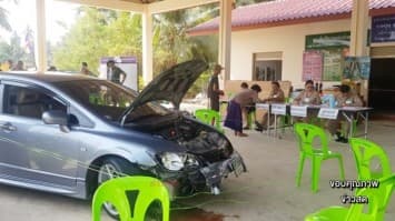 เก๋งเสียหลักพุ่งชนหน่วยเลือกตั้ง จ.ราชบรี เจ็บ 2