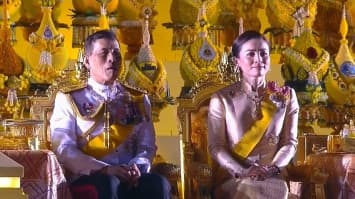 ในหลวง-พระราชินี เสด็จฯจุดเทียนมหามงคล ถวายราชสดุดีและน้อมรำลึก น้อมรำลึก ร.9