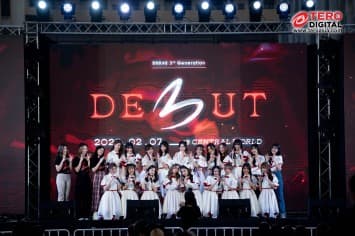 iAM  ตัดริบบิ้นรุ่น 3 วง BNK48 จัดงานสุดยิ่งใหญ่ DEBUT  7 กุมภาพันธ์ 2022 ปล่อยซิงเกิล “First Rabbit” สุดคิ้วท์สดใสสะท้านใจแฟนแฟน   ครั้งแรกในธุรกิจบันเทิงไทยสุดล้ำ รับเหรียญ  BNK Governance Token ในรูปแบบ Airdrop