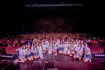 ภาพความประทับใจวงรุ่นน้อง BNK48 + CGM48 ควงแขนรุ่นพี่ AKB48 โชว์ความสนุก สุดมันส์ กระหึ่มบนเวที AKB48 Group CIRCLE JAM 2023 ฟินแฟนแฟนทั่วไทย