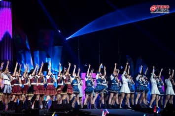 รวมภาพคอนเสิร์ต BNK48 vs CGM48 Concert “The Battle of Idols” โดยมี เฌอปราง อารีย์กุล ผู้จัดการวง BNK48 และรินะ อิซึตะ ผู้จัดการวง CGM48 เป็น Producer