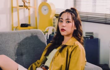 “เธอมันรักใครไม่เป็น (Bad at us)” เหมย สุพิชฌาย์ เพลงช้าที่ตอกย้ำความเจ็บปวด คนอกหัก ต้องฟัง!