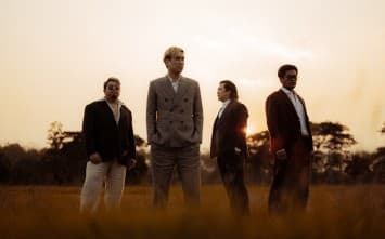 23 มกรานี้!!  เตรียมฟังเพลงใหม่  “ลาลารัก”  จากวง Bedroom Audio   เพลงนี้ทำเอาศิลปินเกือบครึ่งวงการที่ได้ฟังแล้วถึงกับสะดุ้ง!!   เอ๊ะๆ ยังไง!