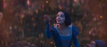 “Disney’s Snow White สโนว์ไวท์” ปล่อยคลิปพิเศษ  เผยบทสัมภาษณ์เกี่ยวกับเบื้องหลังการถ่ายทำ พร้อมชวนไปสัมผัสกับเวทมนตร์ของดิสนีย์ที่จะสร้างความประทับใจยิ่งกว่าเคย  20 มีนาคมนี้ พบกันในโรงภาพยนตร์ทั่วประเทศ