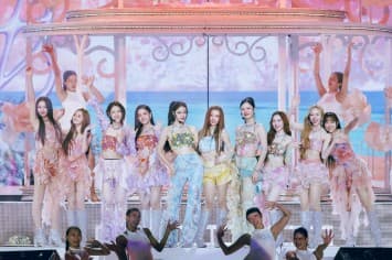 บานสะพรั่ง สดใส ทั้งฮอลล์ “มิ้ลค์-เลิฟ, น้ำตาล-ฟิล์ม, เอมี่-บอนนี่” ร่วมด้วย  “วิว-มิ้ม, จูน-มิวนิค” เนรมิตค่ำคืนแสนมหัศจรรย์ เสิร์ฟโมเมนต์สะกดทุกสายตา  2 วันเต็มอิ่มจุใจ ในงาน “BLUSH BLOSSOM FAN FEST”  พลังแรงเกินต้านทะยานขึ้น “อันดับ 1” เทรนด์ X ของโลก!