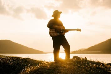 ปล่อยแล้ว! ‘เรื่องสั้น 132 คำ’ เพลงที่ Greasy Cafe รักที่สุดและเก็บไว้นานถึง 5 ปี ได้ ‘วอร์–เจนนิษฐ์’ ส่งอารมณ์ในเอ็มวี ก่อนถึงคอนเสิร์ตใหญ่ 23 สิงหาคมนี้