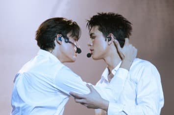 ยืนหนึ่งเรื่องเพอร์ฟอร์แมนซ์! “จอส-กวิน” เต็มร้อยทุกโชว์ ในงาน “JOSS GAWIN INVINCIBLE FANCON”   ร้อง เต้น เดือดทะลุปรอท! พลังเหลือล้นจนแฟนๆ แทบหยุดหายใจ