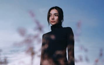 “ค้างคา” ซิงเกิลสอง จาก LADIIPRANG ที่แต่งจากเรื่องจริง แทนความคิดถึงที่ไม่เคยจางหาย ได้ โดม จารุวัฒน์ และเบนซ์ BNZ ร่วมโปรดิวซ์