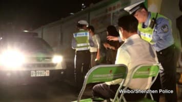 แสบตาแทน!! ตำรวจจีนไอเดียแจ่ม จับพวกชอบเปิดไฟสูงใส่คนอื่น นั่งจ้องไฟรถตัวเอง 1 นาที 