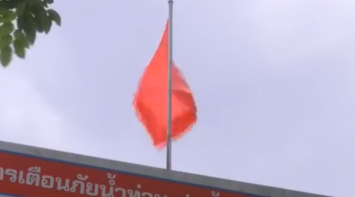 กรมชลประทานเพชรบุรีขึ้นธงแดงเฝ้าระวังน้ำล้นตลิ่ง เผยน้ำในเขตตัวเมืองมีแนวโน้มลดลง